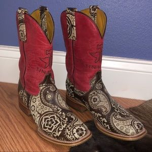 Women’s paisley tin hauls